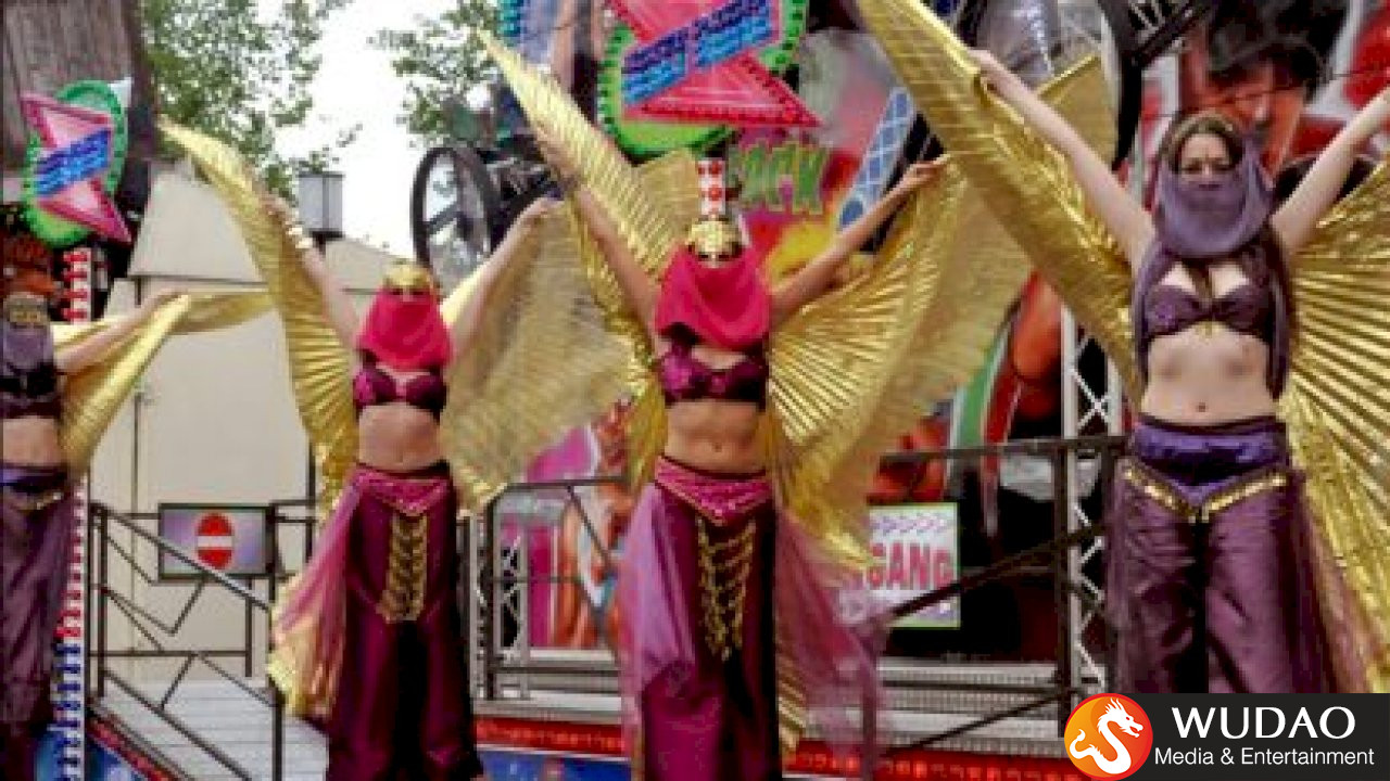 Indiase buikdans op stelten